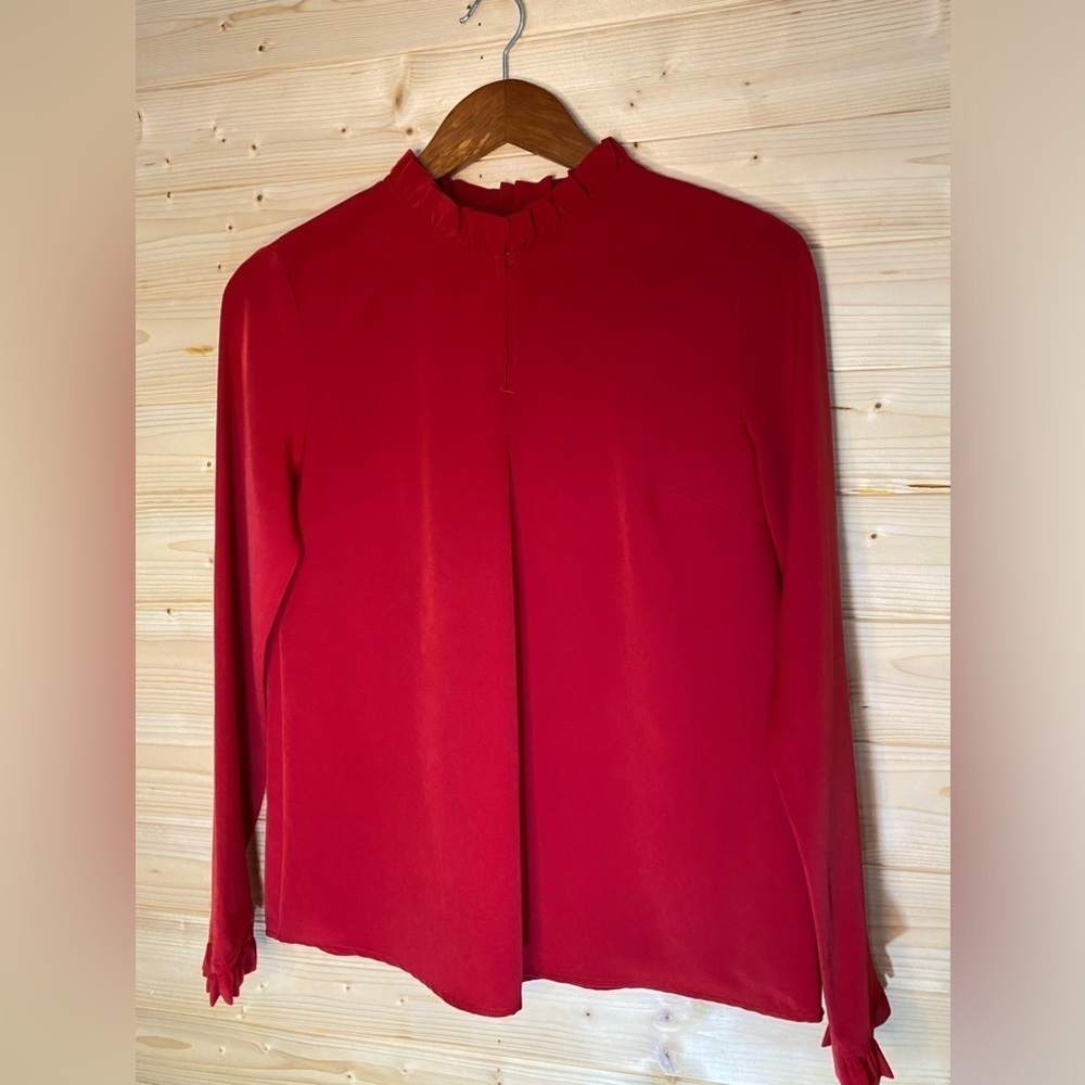 ELEGANT Red XS Banana Republic Long Sleeve Ruffle Cuff & Neckline Detail…